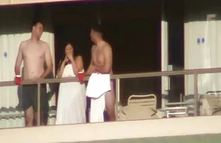 XXX Star Babe si masturba sul video amatoriali italiani sex tavolo