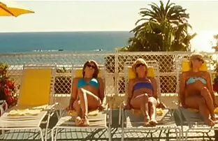 XXX Nudo vacanzieri scopata su un lettino amatoriali xxx italiani