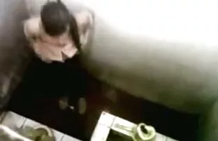 XXX Una giovane ragazza che lavora con lei come un porno solo amatoriale italiano adulto
